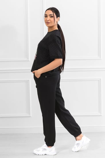 ترنج نسائي كاجوال مزين بطباعة ونقاط دائرية صغيرة على التيشرت والبنطال سادة