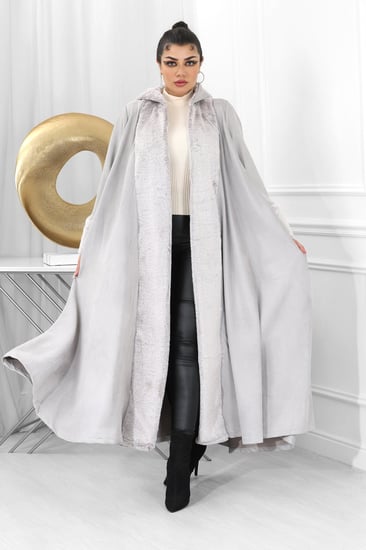 فروة شتوية مبطنة مع فرو على الأطراف