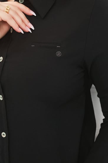 قميص نسائي بأكمام طويلة وأزرار صغيرة