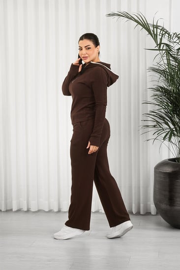 ترنج شتوي بأكمام طويلة وقبعة وسحاب قصير أعلى الصدر