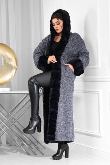 فروة شتوية بقبعة وفرو من الأمام والأكمام