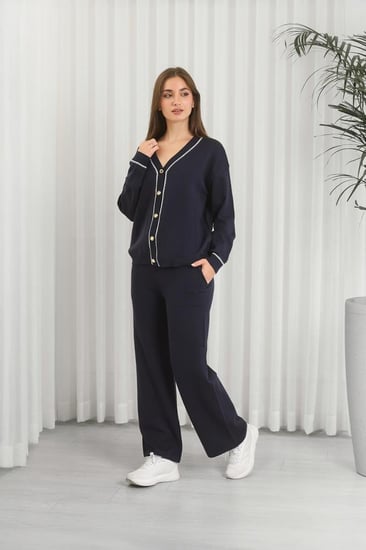 ترنج شتوي أزرار بأكمام طويلة وياقة V