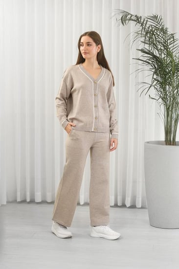 ترنج شتوي أزرار بأكمام طويلة وياقة V