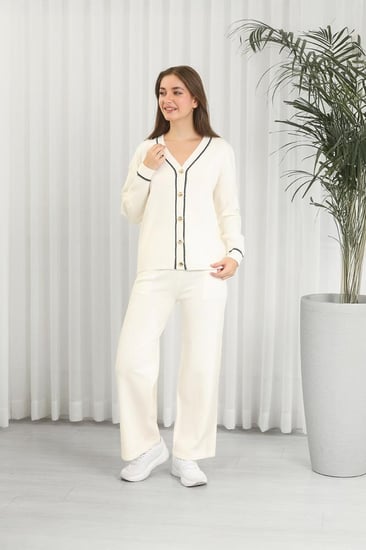 ترنج شتوي أزرار بأكمام طويلة وياقة V