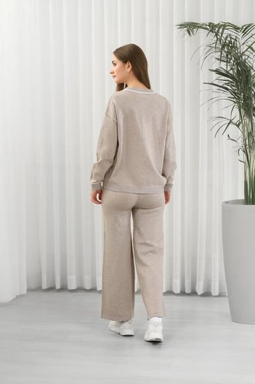 ترنج شتوي أزرار بأكمام طويلة وياقة V