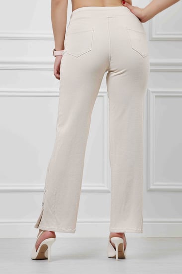 بنطال جينز خصر متوسط برباط مطاطي بقصة واسعة حتى الكاحل مع ازرار