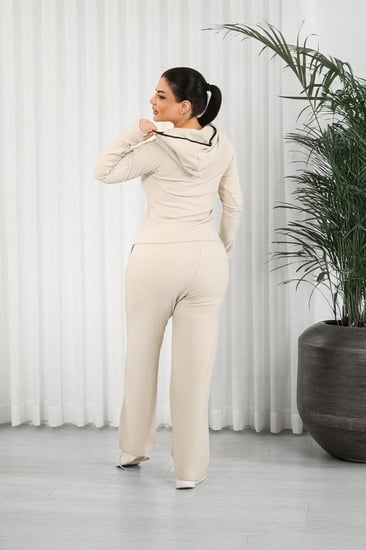 ترنج شتوي بأكمام طويلة وقبعة وسحاب قصير أعلى الصدر