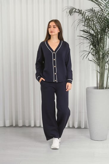 ترنج شتوي أزرار بأكمام طويلة وياقة V