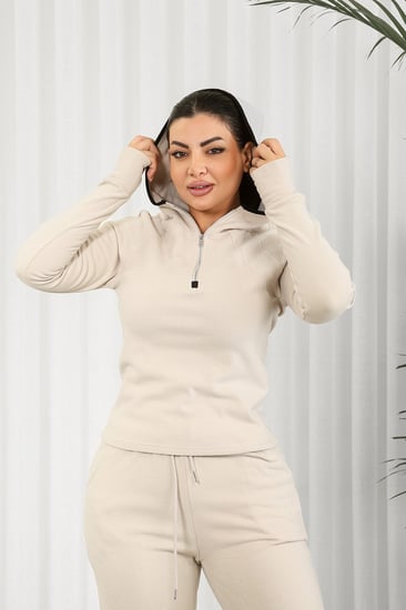 ترنج شتوي بأكمام طويلة وقبعة وسحاب قصير أعلى الصدر