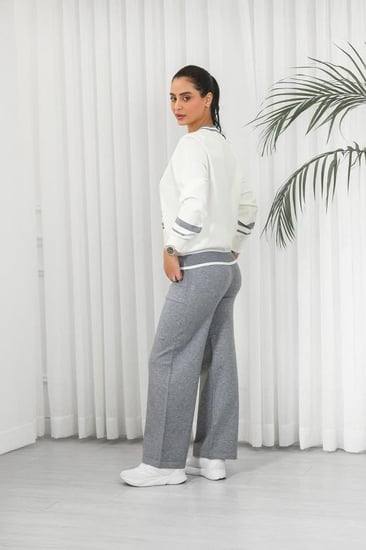 ترنج شتوي لونين بأكمام طويلة وياقة V