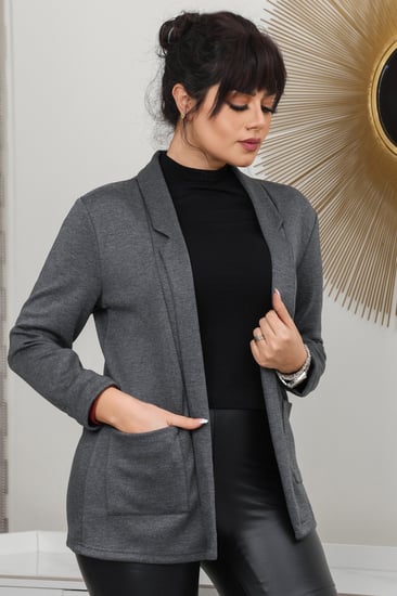 جاكيت شتوي رسمي قصير بياقة مطوية على طول الجاكيت وجيوب جانبية