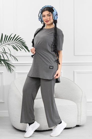 ترنج نسائي كاجوال ريب سادة تيشرت قصير من الأمام وظهر طويل بياقة دائرية وبنطال مزود بجيب جانبية