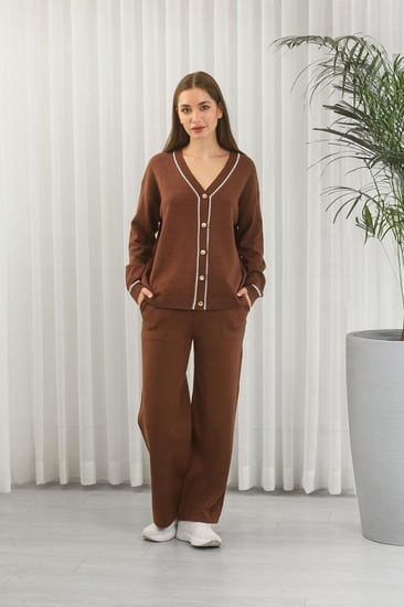 ترنج شتوي أزرار بأكمام طويلة وياقة V