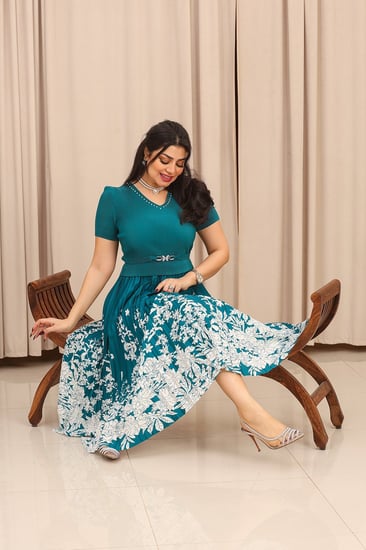 فستان كلاسيكي نصف كم مورد