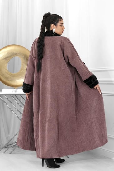 فروة شتوية طويلة بياقة وأكمام فروية