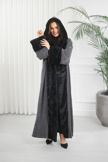 فروة شتوية مبطنة مع فرو على الأطراف وقبعة