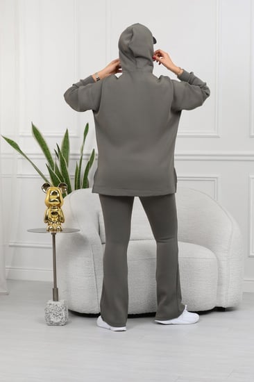 ترنج شتوي كاجوال توب عريض وبنطال ضيق من الأعلى ويتسع أسفل الساق