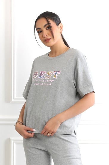 ترنج نسائي كاجوال مزين بكتابة BEST ملونة على الصدر