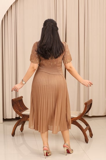 فستان كلاسيكي مكسر نصف كم بلمعة