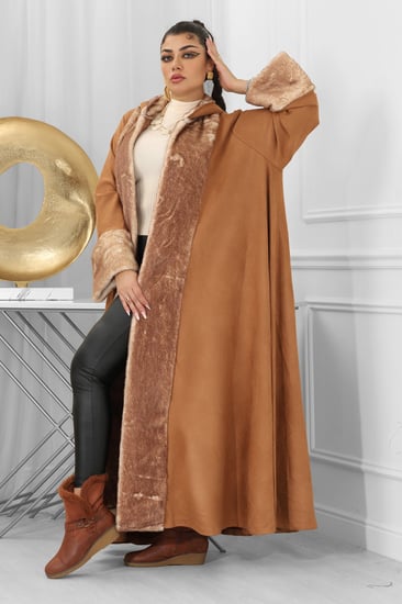 فروة شتوية مبطنة مع فرو على الأطراف