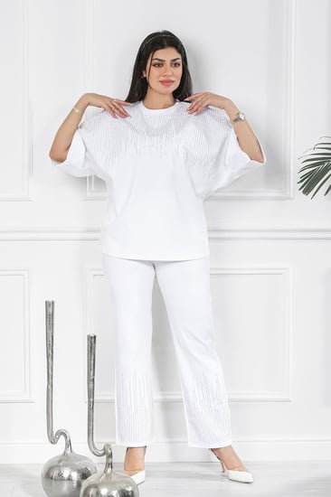 ترنج نسائي كاجوال مزين بالترتر على الصدر والأكمام ونهايات البنطال