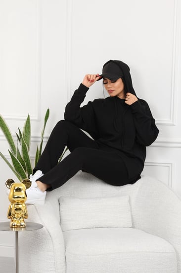 ترنج شتوي كاجوال توب عريض وبنطال ضيق من الأعلى ويتسع أسفل الساق