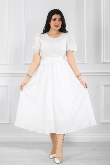 فستان كاجوال بأكمام منفوخة وطول يصل لمنتصف الساق