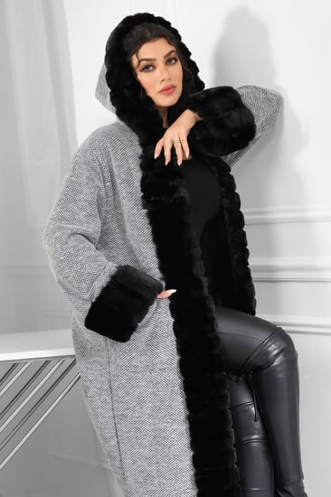 فروة شتوية بقبعة وفرو من الأمام والأكمام