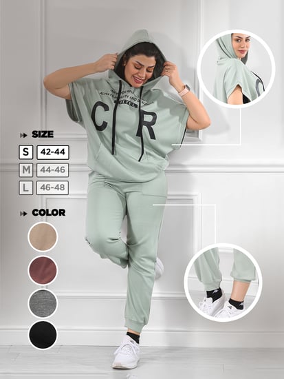 ترنج نسائي كاجوال طبي نص كم عريض مزين بطبعة بأحرف كبيرة على التيشرت وبنطال سادة بجيب مزموم من الأسفل