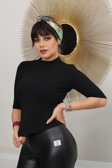 توب نسائي سادة برقبة عالية