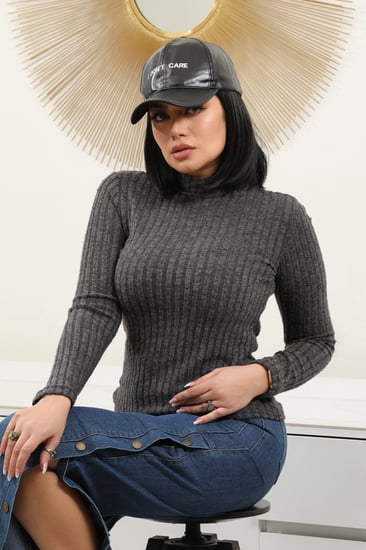 هاينك نسائي بأكمام طويلة ونصف الياقة المدورة