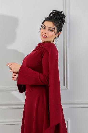 فستان كاجوال ماكسي بأكمام كاب وتنورة متعددة الطبقات