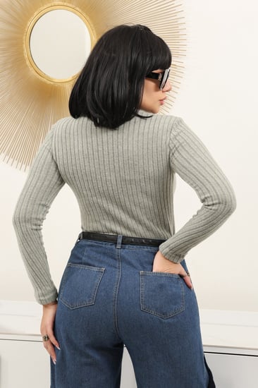 هاينك نسائي بأكمام طويلة ونصف الياقة المدورة