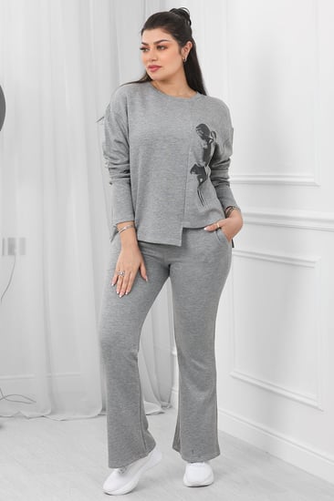 ترنج شتوي كاجوال بطبعة أنيقة وبنطال واسع من الأسفل