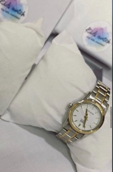 ساعة مناسبة من عمر سنة وما فوق ( جميع الاعمار)  ضد الماء وضمان سنتين