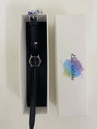 ساعة مناسبة من عمر 5اشهر وما فوق(ضد الماء)