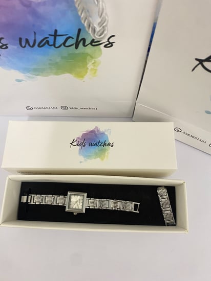 ساعة مناسبة من عمر سنة ومافوق(مقاومة للماء)