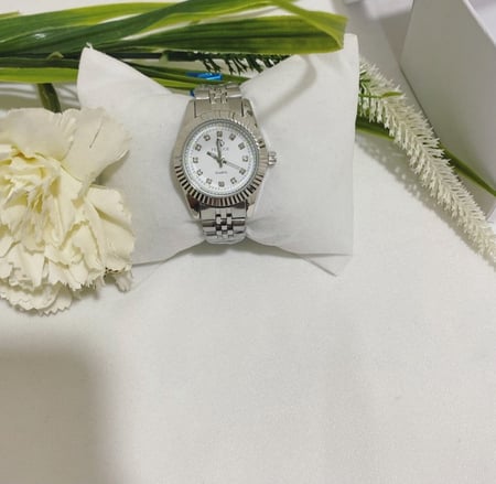 ساعة مناسبة من عمر سنة وما فوق (مقاومة للماء جوده عاليه جداً)