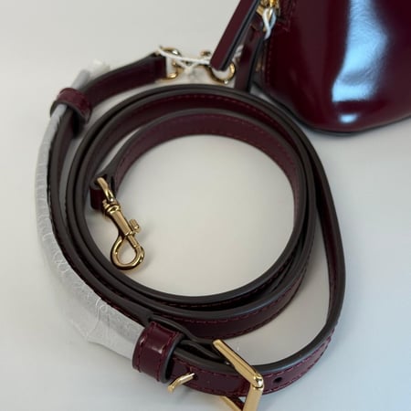 حقيبة توري بورش ايمرسون دوم لماع عنابي فوري | Tory Burch Emerson Patent Micro Satchel - Burgundy