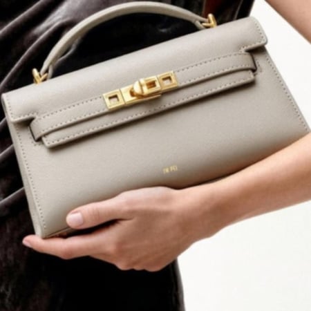 حقيبة نور جي دبليو بي اي بمقبض علوي تصل خلال ٣-٥ أيام |      JW PEI Women's Noor Top Handle Bag