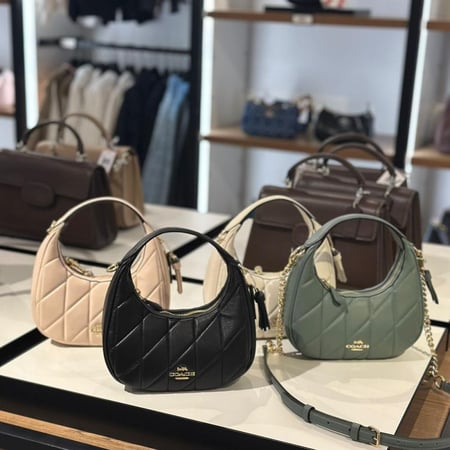 حقيبة كوتش ميني كارمن فوري | Coach Carmen Mini Crossbody Bag With Quilting