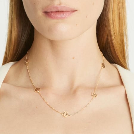 سلسال Tory Burch