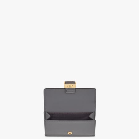 محفظة Fendi