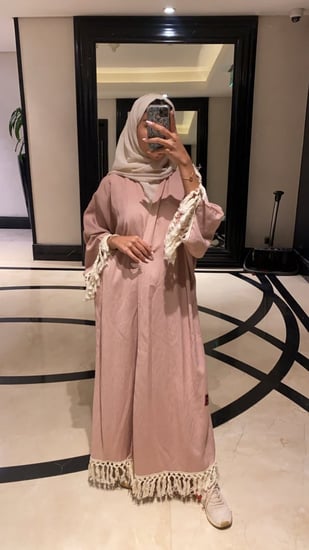 عباية وردي فاتح مع هدب بيج