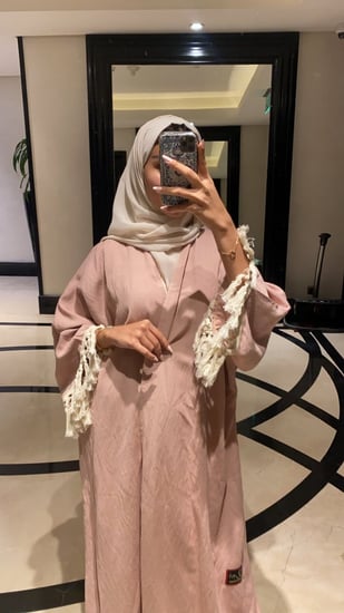 عباية وردي فاتح مع هدب بيج