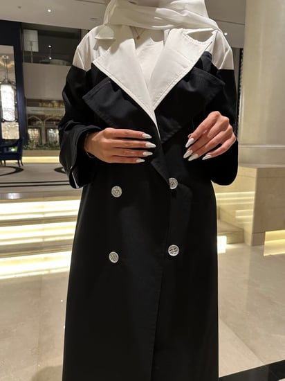 عبايه رسميه ابيض واسود