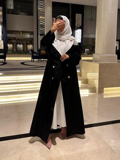 عبايه رسميه ابيض واسود