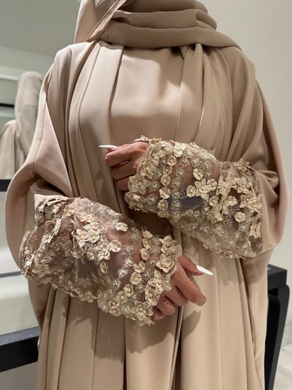 عبايه حرير طبيعي مشجر وردي مع فستان