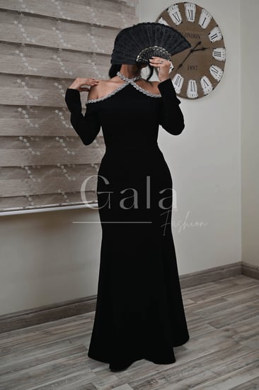 فستان-طويل-بطوق-كريستال