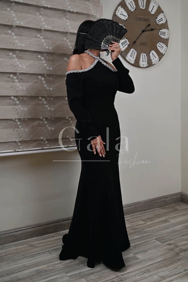 فستان-طويل-بطوق-كريستال